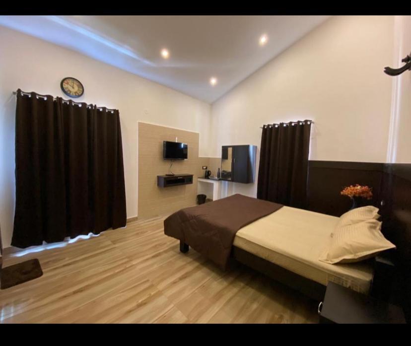 Rr Holiday Inn Kodaikanal Eksteriør bilde